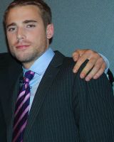 Dustin Milligan