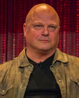 Michael Chiklis